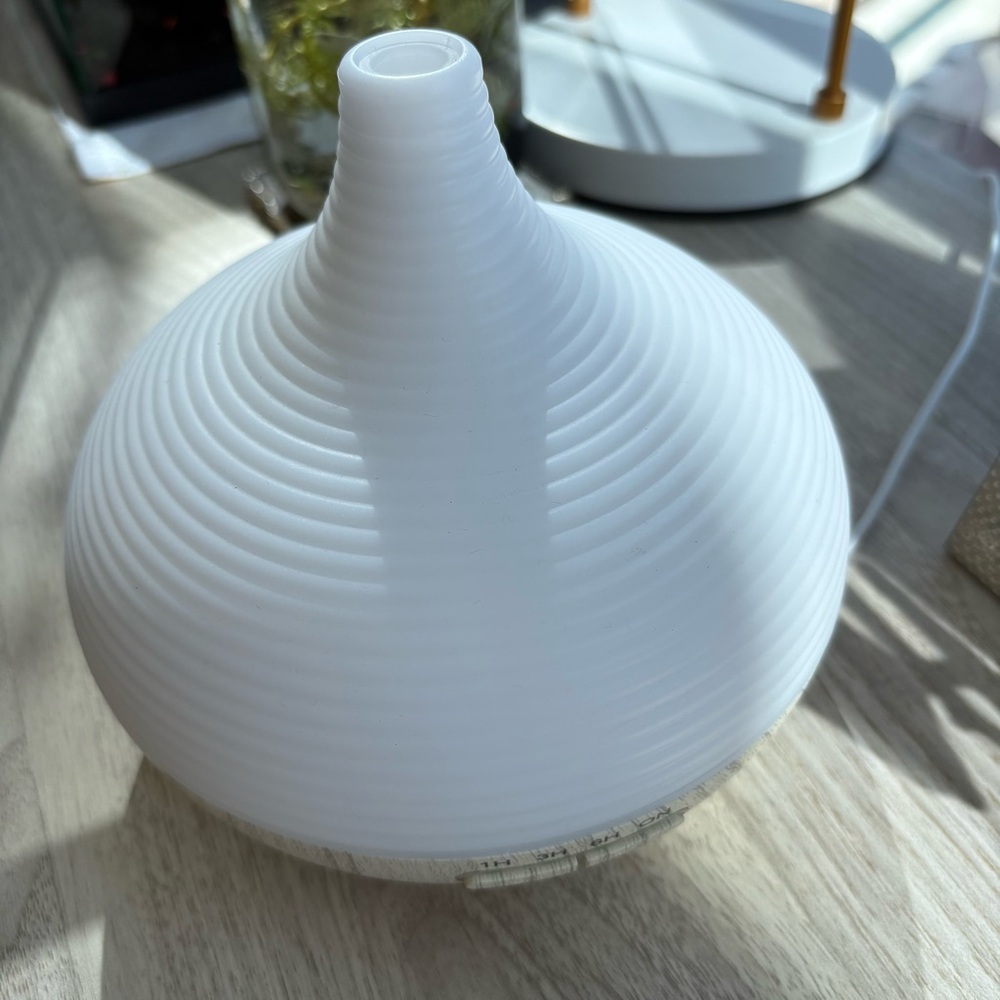 Premium Quiet 300ml Aroma Diffuser - Picture 2 of 7